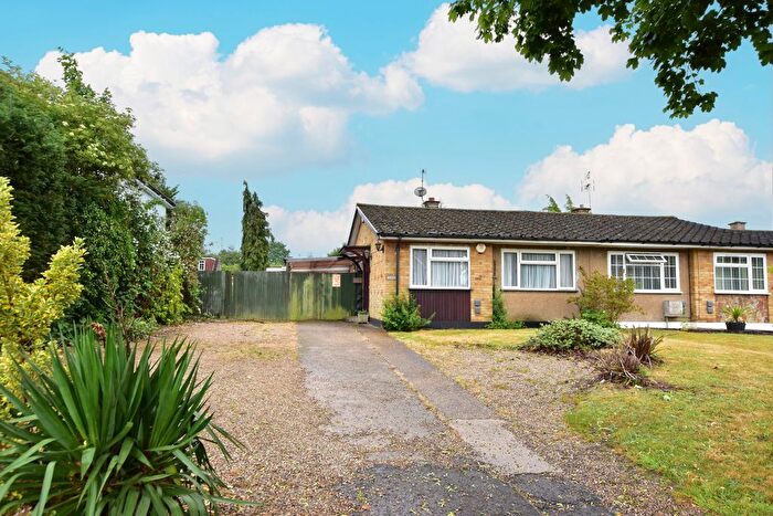 2 Bedroom Semi-detached Bungalow For Sale In High Road, Watford, WD25