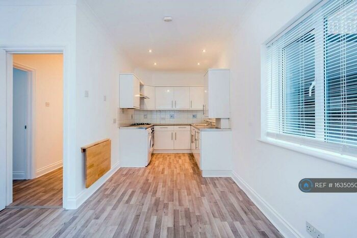 1 Bedroom Flat To Rent In New River Court, Enfield, EN1