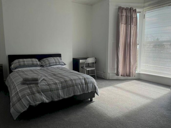 7 Bedroom Property To Rent In Bonville Terrace, Swansea, SA1