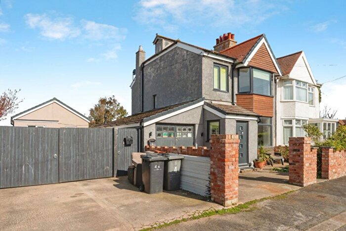 3 Bedroom Semi Detached House For Sale In Berwyn Crescent, Kinmel Bay, Rhyl, Clwyd, LL18