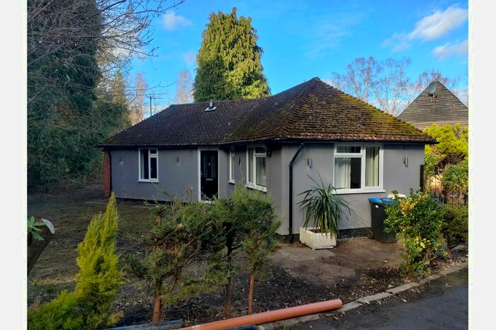 3 Bedroom Bungalow To Rent In Martyrs Lane, Woking, GU21