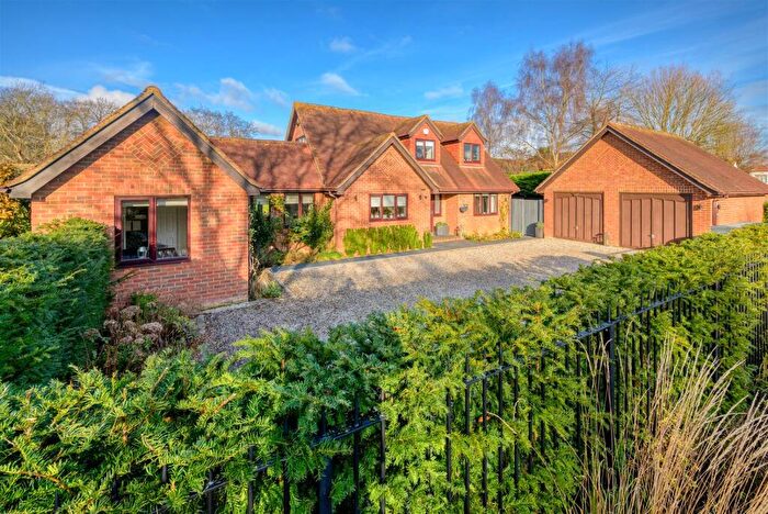 4 Bedroom Detached House For Sale In Coopers Pightle, Kidmore End, RG4