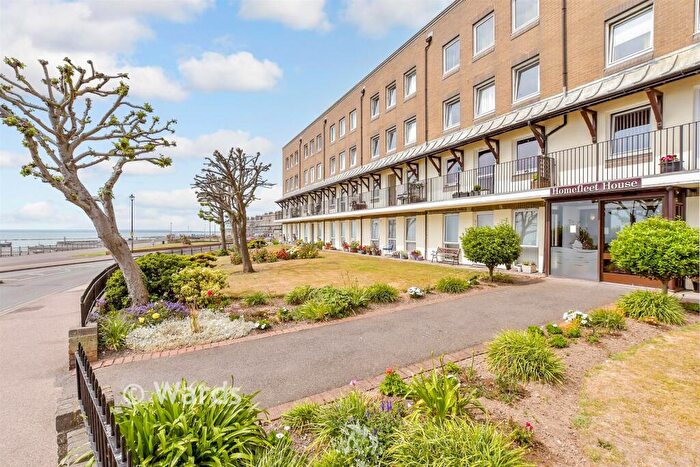 1 Bedroom Apartment For Sale In Wellington Crescent, Ramsgate, Kent, CT11