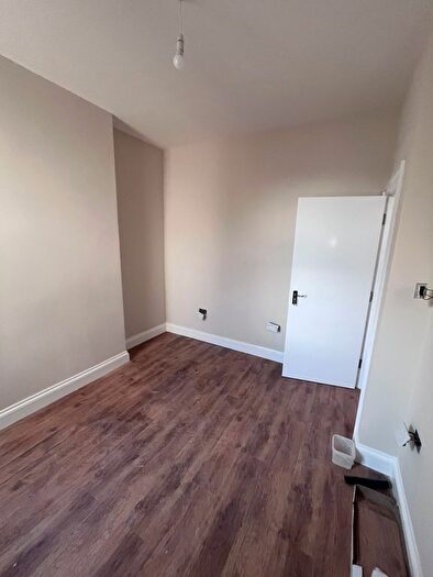 4 Bedroom Flat To Rent In Wakefield Street, London, E6