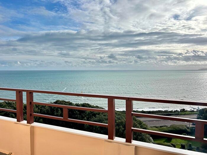 3 Bedroom Apartment For Sale In Manor Road, East Cliff, BH1