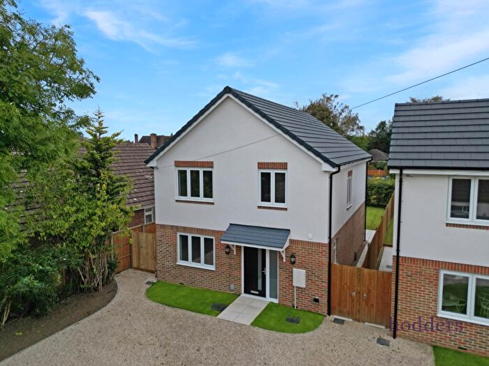 4 Bedroom Detached House For Sale In Addlestone, Surrey, KT15