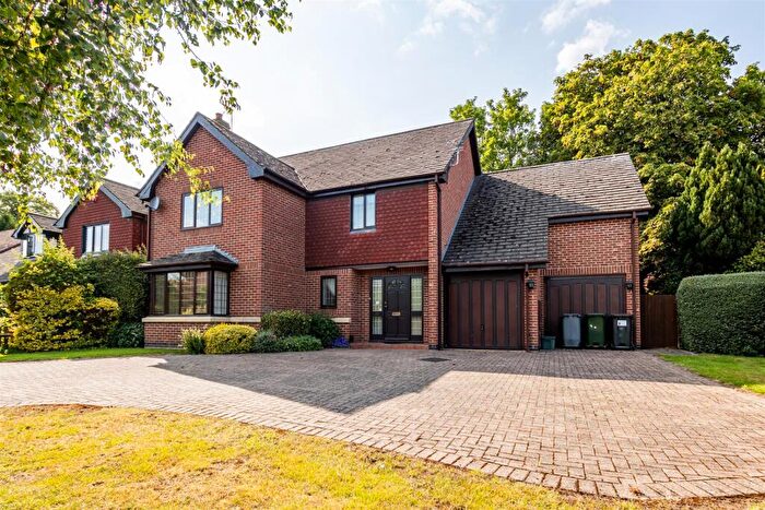 4 Bedroom Detached House For Sale In Brooklands Drive, Gedling, Nottingham, NG4