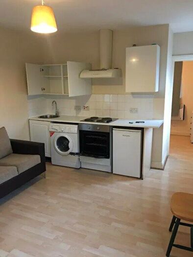 1 Bedroom Flat To Rent In Walm Lane, Willesden Green, NW2
