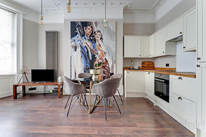 2 Bedroom Flat For Sale In Lansdowne Place, Hove, BN3