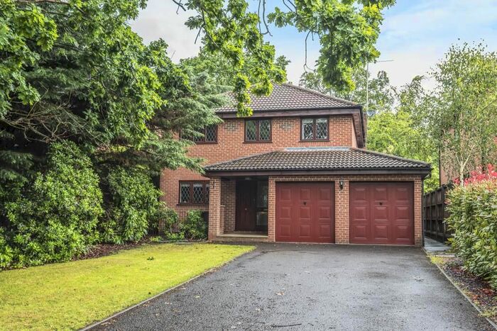 4 Bedroom Detached House To Rent In Frimley, Surrey, GU16