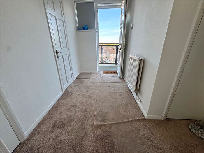 1 Bedroom Flat To Rent In Trowbridge Road, Romford, RM3