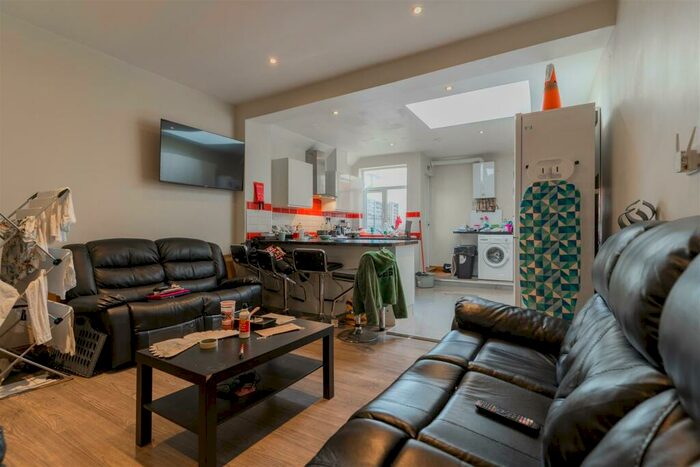 7 Bedroom House To Rent In Tiverton Road, Birmingham, B29