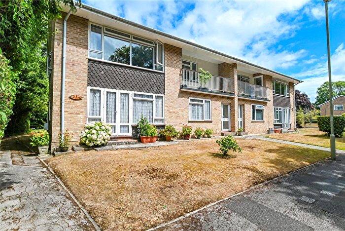 2 Bedroom Flat For Sale In Violet Lane, New Milton, Hampshire, BH25