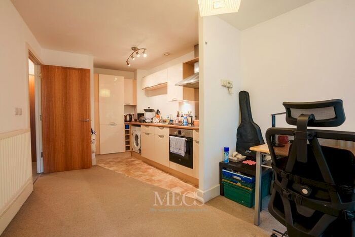 1 Bedroom Flat For Sale In Longleat Avenue, Birmingham, West Midlands, B15