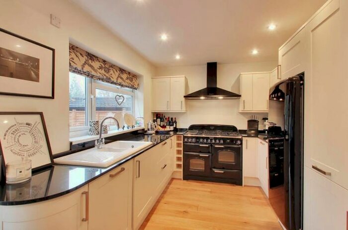 4 Bedroom Bungalow To Rent In Banner Farm Road, Tunbridge Wells, Kent, TN2