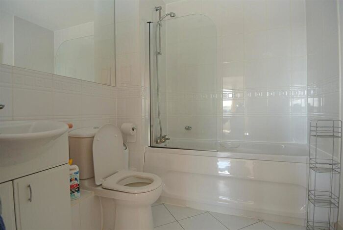 2 Bedroom Apartment To Rent In Station Approach, Woking, GU22