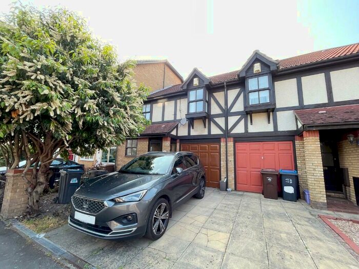 4 Bedroom Terraced House For Sale In Mortlake Drive, Mitcham, Surrey, CR4