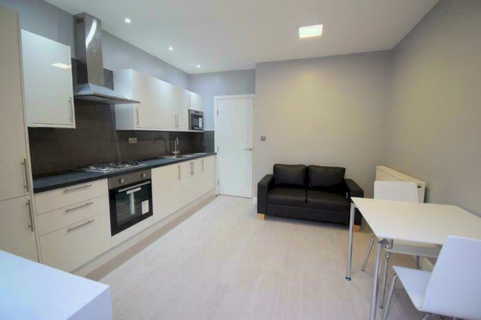 2 Bedroom Flat To Rent In Norwood Road, London, SE27