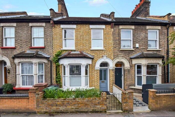 2 Bedroom Flat To Rent In Grove Road, Walthamstow, London, E17
