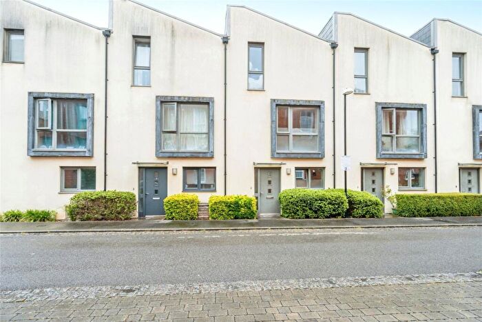 3 Bedroom Town House For Sale In Longley Road, Chichester, West Sussex, PO19
