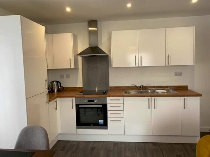 2 Bedroom Flat To Rent In York Road, Leeds, LS9