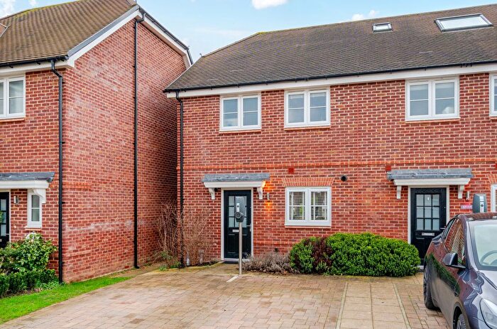 2 Bedroom End Terrace House For Sale In Walton-On-Thames, Surrey, KT12