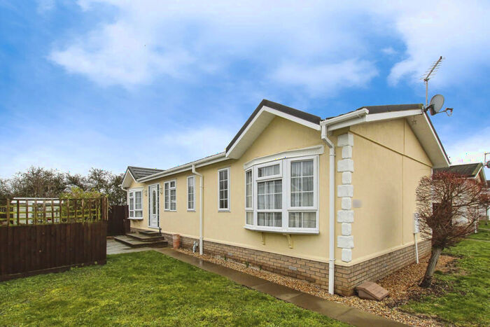 2 Bedroom Park Home For Sale In Cambridge Road, Stretham, Ely, CB6
