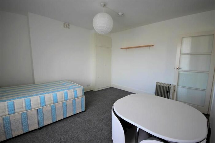 Studio To Rent In Windsor Road, London, W5