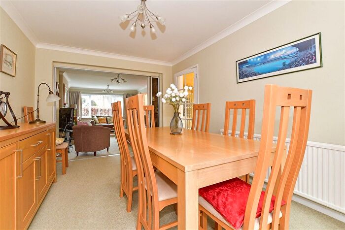 4 Bedroom Link Detached House For Sale In Beacon Walk, Tenterden, Kent, TN30