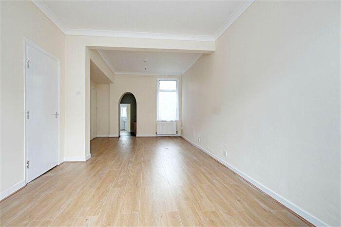 3 Bedroom End Of Terrace House To Rent In Montagu Road, London, N18