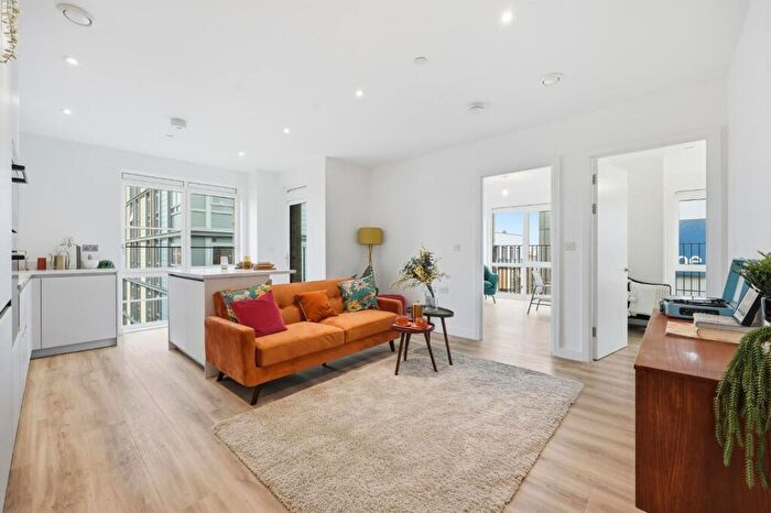 2 Bedroom Apartment For Sale In Witan Street, London, E2