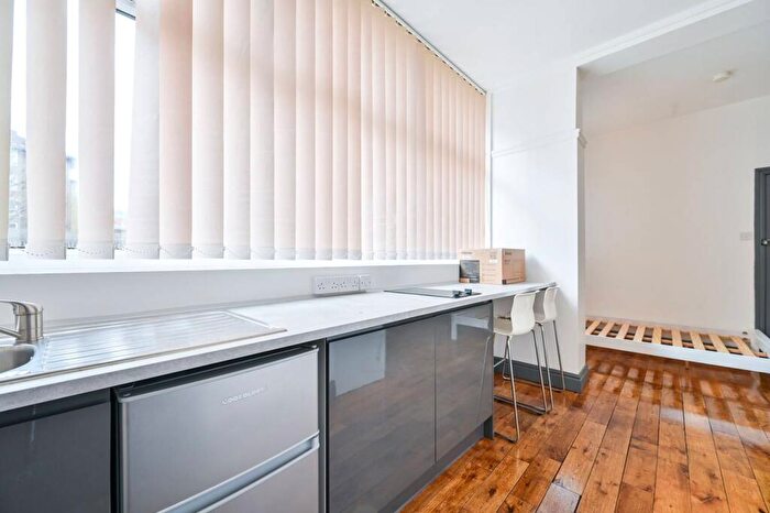 Studio To Rent In King & Queen Street, Elephant And Castle, London, SE17