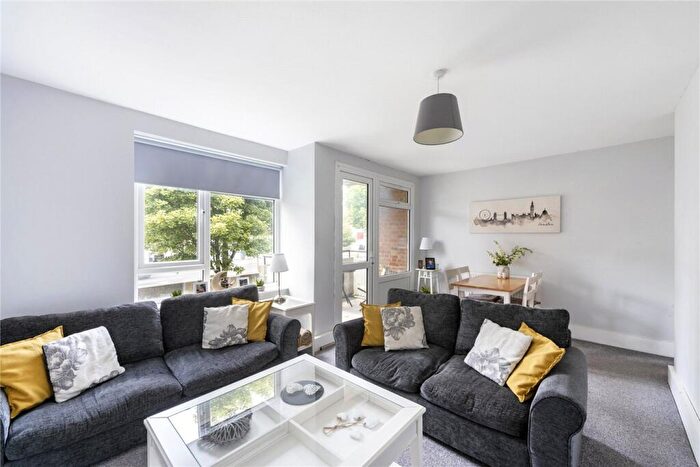 2 Bedroom Apartment For Sale In Windsor Close, Windsor Grove, London, SE27