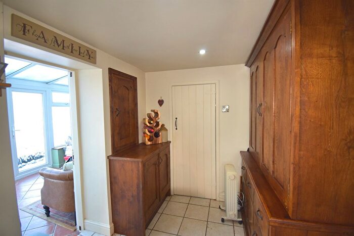2 Bedroom Semi-Detached House For Sale In The Wash, Chapel-En-Le-Frith, High Peak, SK23