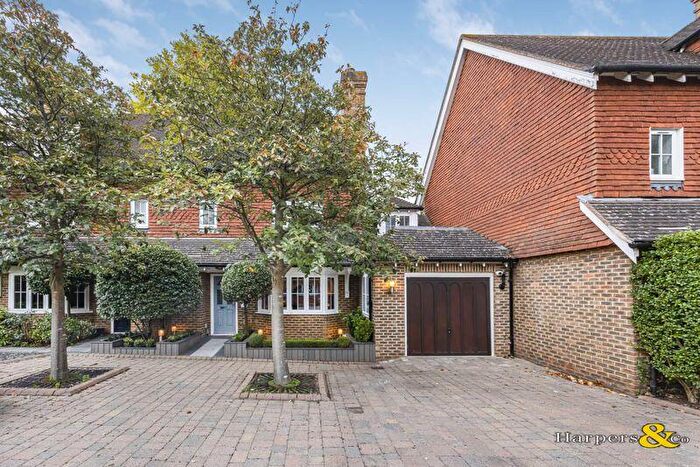 5 Bedroom Semi-Detached House For Sale In Andrews Place, Dartford, DA2