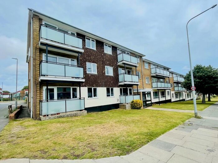2 Bedroom Flat To Rent In Lustrells Vale, Saltdean, Brighton, BN2