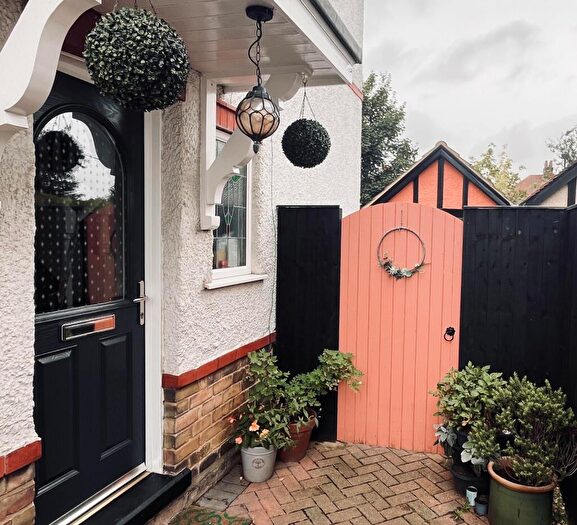 3 Bedroom Semi Detached House For Sale In Laceby Road, Grimsby, DN34