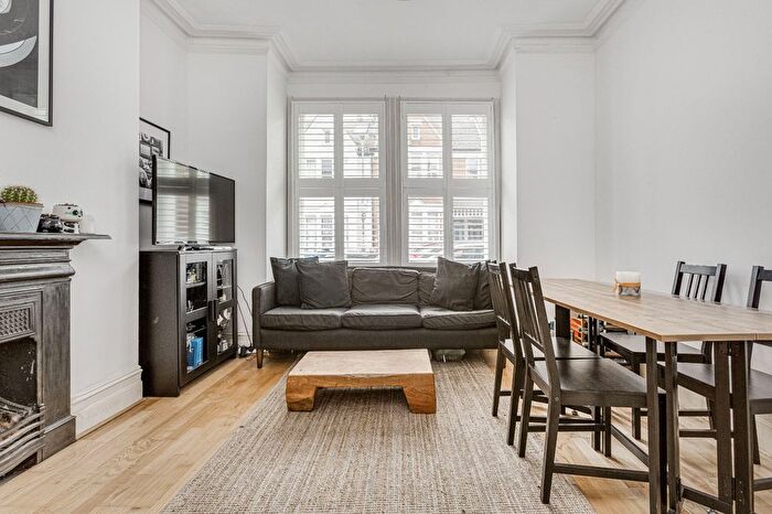 2 Bedroom Flat To Rent In Dagnan Road, Clapham South, SW12