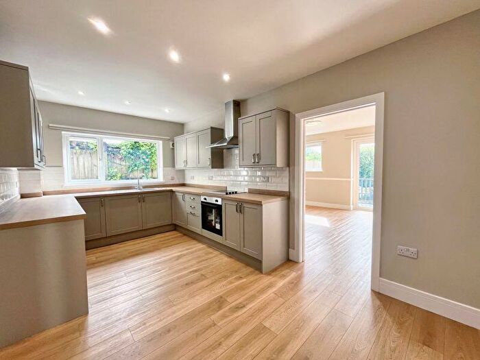 4 Bedroom Detached Bungalow For Sale In Dynevor Road, Neath, SA10