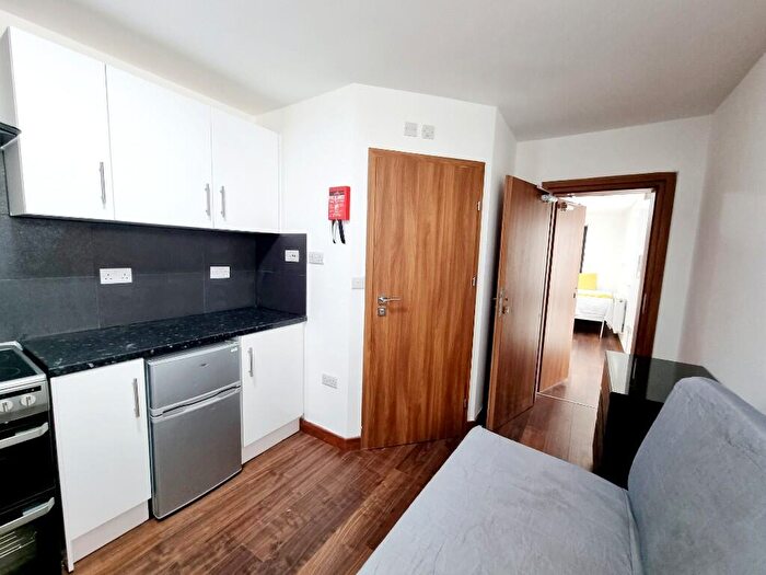 1 Bedroom Flat To Rent In Chalvey Road East, Slough, Berkshire, SL1