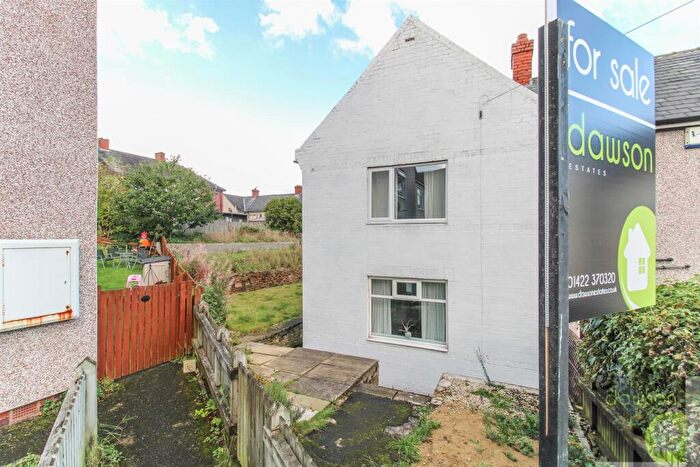 2 Bedroom End Of Terrace House To Rent In Ovenden Close, Ovenden, Halifax, HX3