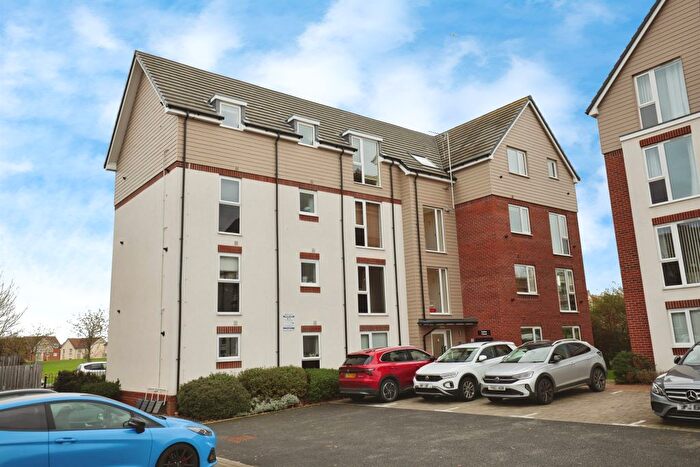 2 Bedroom Flat For Sale In Anton Close, Rugby, CV21