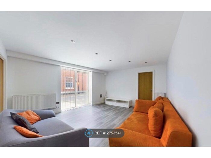 3 Bedroom Flat To Rent In Heritage Court, Birmingham, B18