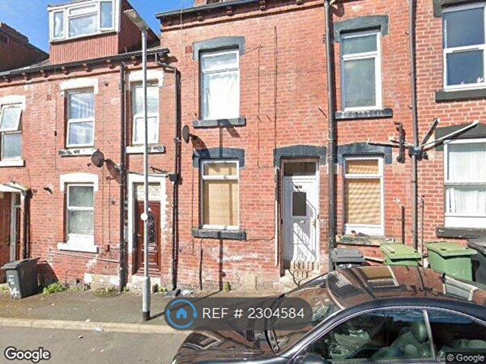 3 Bedroom Terraced House To Rent In Woodview Mount, Leeds, LS11