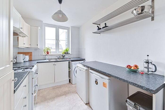 2 Bedroom Flat For Sale In Bedford Road, Clapham North, London, SW4