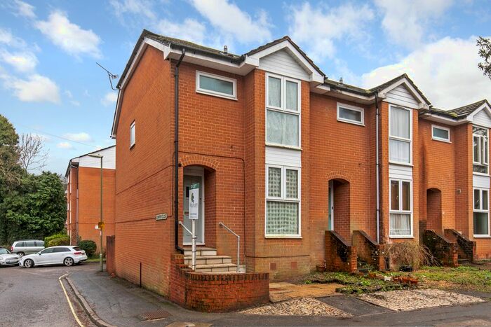 3 Bedroom Semi-Detached House To Rent In Fairfield Road, Winchester, SO22