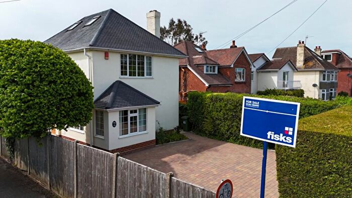 3 Bedroom Detached House For Sale In Oakley Hill, Wimborne, BH21