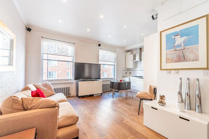 2 Bedroom Flat To Rent In Hatherley Grove, Westbourne Grove, London, W2