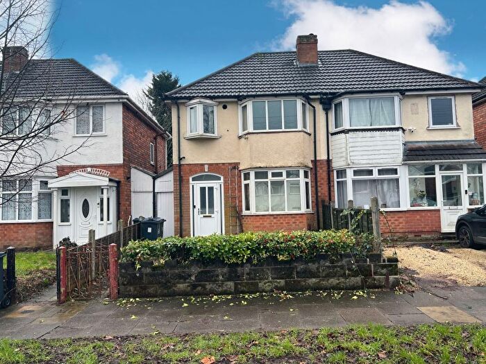 3 Bedroom Semi-Detached House For Sale In Whitecroft Road, Sheldon, Birmingham, B26