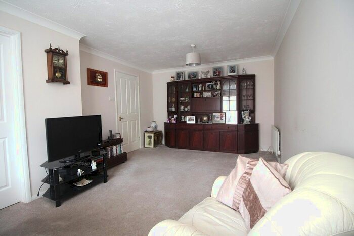 2 Bedroom Flat To Rent In Vermont Close, Waverley Road, Enfield, EN2